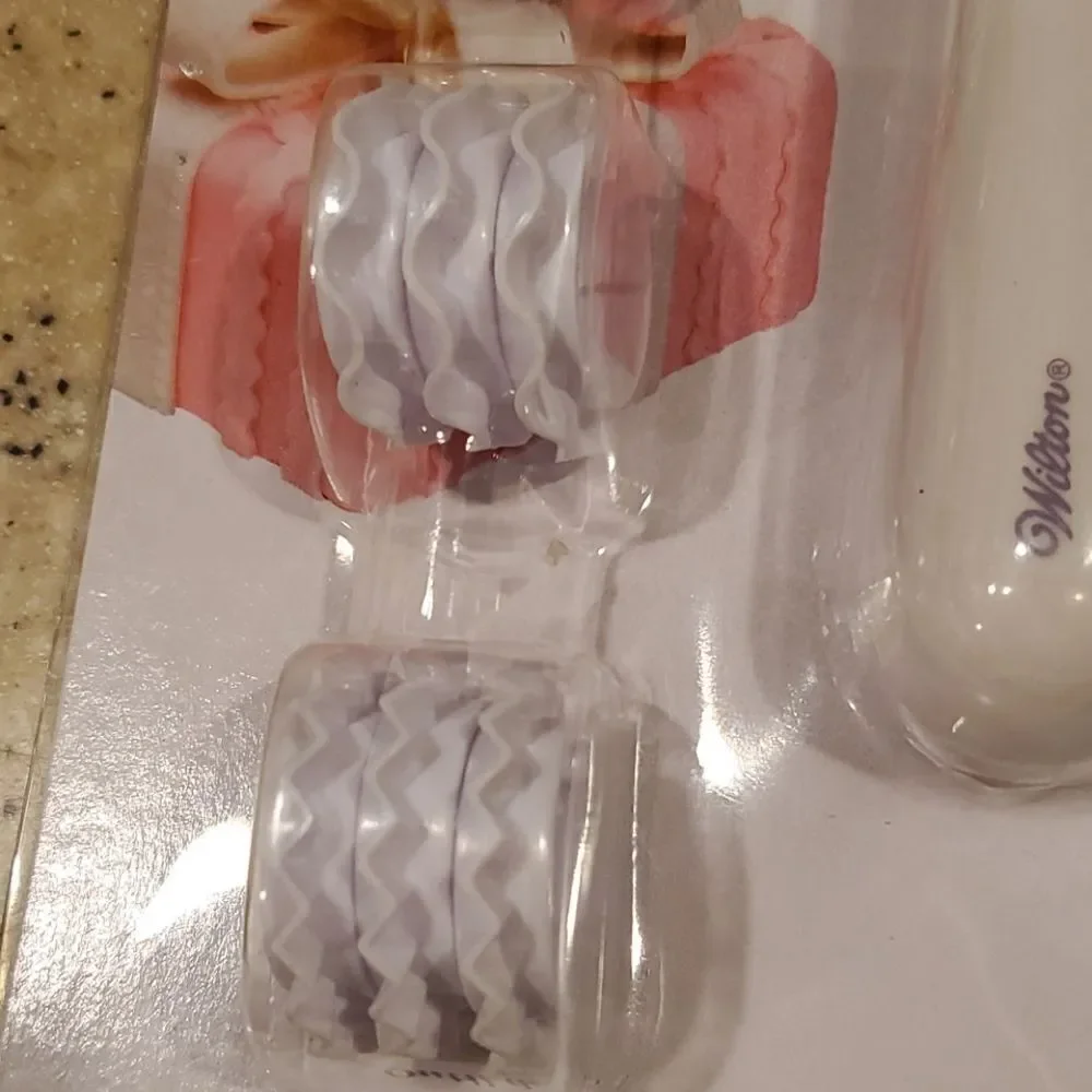 Wilson Fondant Ribbon Cutter Embosser Set Smoother